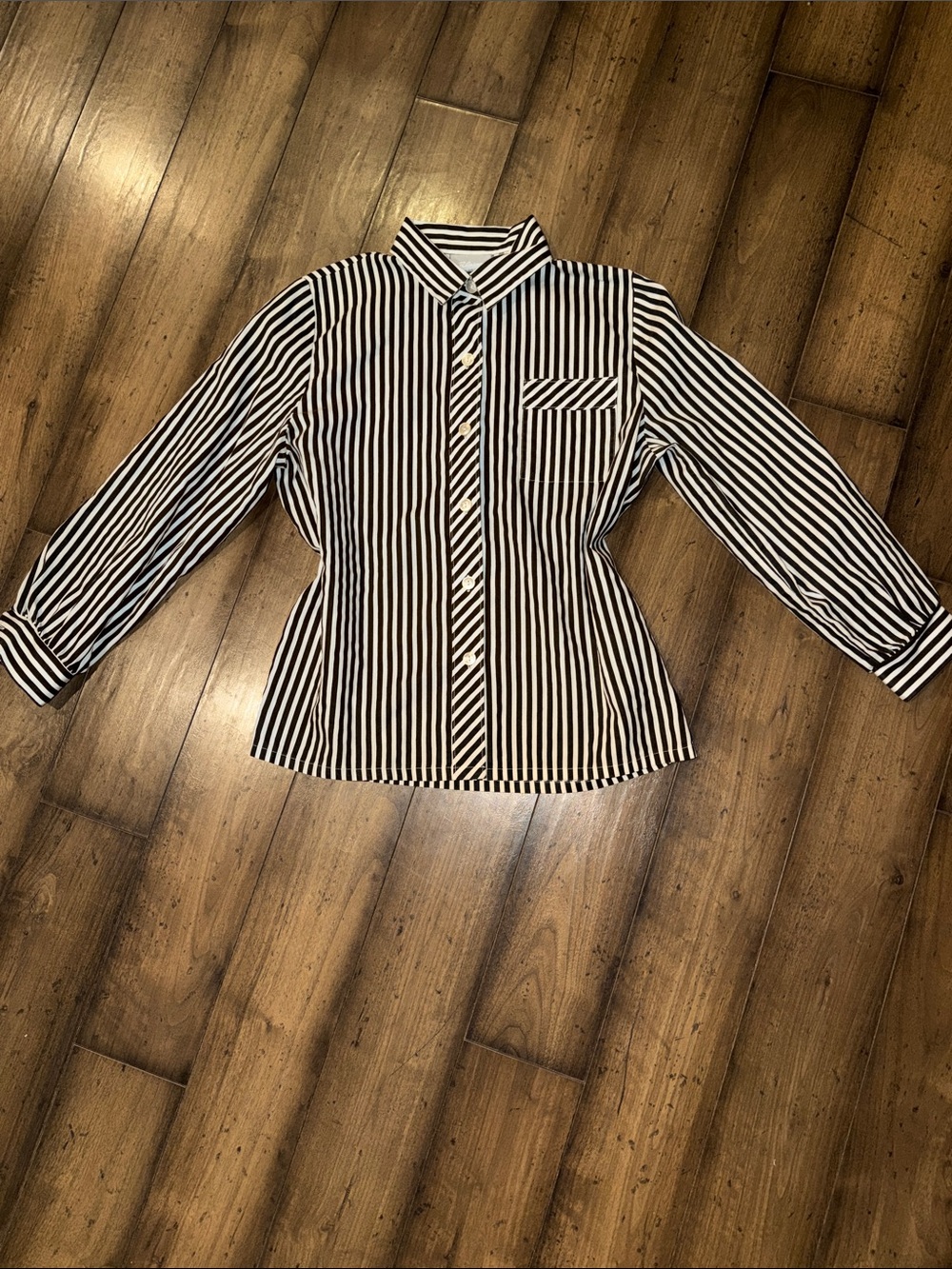 🖤🤍VINTAGE WOMEN’S BLACK AND WHITE STRIPE LONG SLEEVE BUTTON DOWN SHIRT SZ MED🖤🤍